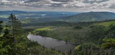 Plechý (Plöckenstein) und Plešné jezero (Plöckensteinsee)